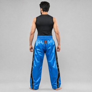 Pantalones de kick boxing transpirables diseñados para artistas marciales que buscan comodidad, flexibilidad y construcción duradera de primera calidad. - Product Image 2