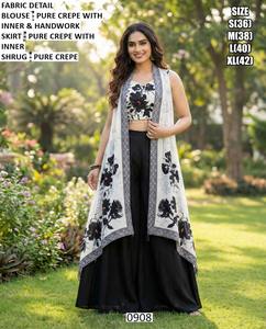 ชุดคุรตีปักลายดอกไม้สไตล์โมเดิร์นสีม่วงนูร์ อี ไวโอเล็ต พร้อมผ้าคลุมบันฮานีแบบดั้งเดิม ความยาวคลุมเท้า เอวทรงธรรมชาติ สวมใส่สบาย ระบายอากาศได้ดี - Product Image 3