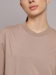 Ensemble 2 pièces pour femme en coton 100% sur mesure, t-shirt et short au-dessus du genou avec logo imprimé, style streetwear - Product Image 2