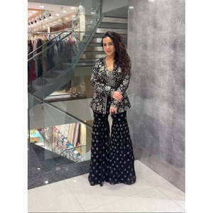 Conjunto de Top, Pantalón y Dupatta para Fiesta, Talla XL, con Bordado de Hilo y Lentejuelas para un Look Elegante - Product Image 2