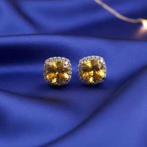 Boucles d'oreilles clous en citrine jaune, faites à la main, forme coussin ronde, en argent sterling 925, délicates, avec fermoir poussoir - Product Image 1