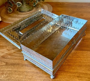 Boîte à mouchoirs décorative en cuivre, idéale pour la maison, les restaurants et les tables de occasions spéciales, en provenance d'Inde. - Product Image 2