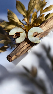 Boucles d'oreilles en corne de buffle véritable faites à la main pour femmes et filles, 100% naturelles, écologiques, bijoux de luxe modernes par Perfect Enterprises - Product Image 3