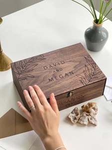 Boîte à souvenirs en bois personnalisée, écologique, durable et luxueuse, cadeau pour lui, elle, petit ami, petite amie, couple, mariage - Product Image 1