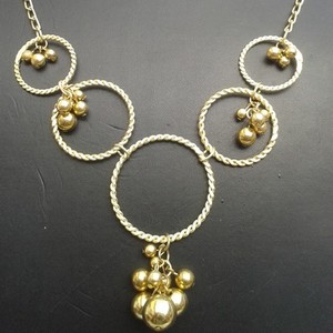 Collier en laiton doré avec pendentif bleu turquoise, design en pierre enveloppée de fil, bijoux bohèmes tendance, vente en gros - Product Image 3