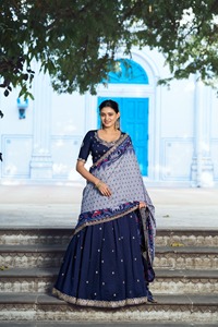 Tenue de mariage indienne ethnique traditionnelle, Vichitra Lehenga Choli, broderie de sequins, vêtements pour femmes, matériaux recyclés - Product Image 2