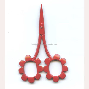 กรรไกรลายดอกเดซี่ขนาด 3.75 นิ้ว ยี่ห้อ Kelmscott Designs รุ่น Primitive Finish หรือ Red Finish สำหรับงานปักลายดอกไม้ กรรไกรงานฝีมือขนาดเล็ก - Product Image 2