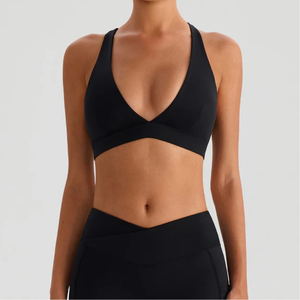 Soutien-gorge de sport sans couture pour femme, col en V profond, maintien moyen, haut de yoga, noir uni - Product Image 1