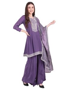 Ensemble de costume SAZU en Chanderi violet avec broderie Zari, comprenant un Kurta en Georgette et un pantalon en crêpe, idéal pour les occasions spéciales et les événements traditionnels. - Product Image 4