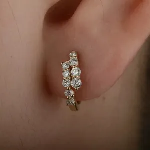 Pendientes de aro de oro amarillo macizo de 14k con diamantes naturales redondos GH/SI para novia - Product Image 1
