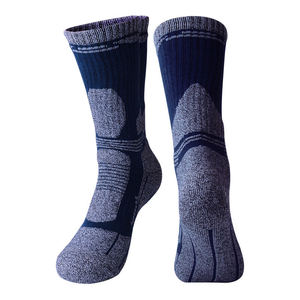 Calcetines deportivos de baloncesto al por mayor con logotipo OEM personalizado, calcetines de pareja con bordado alto, calcetines de skate de marca privada, negros lisos, de punto de élite. - Product Image 3