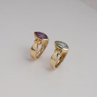 Bague en laiton plaqué or avec pierre de lune naturelle ovale sertie en canal, taille fixe, style minimaliste glamour, faite à la main pour femme