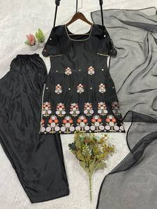 ชุดเสื้อผ้าดีไซน์ใหม่สำหรับงานเลี้ยงกลางวันและชุดฟาร์ซีซาลวาร์ ผ้าคลุมไหล่แฟนซีพร้อมงานปัก - Product Image 5