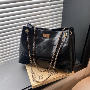 Sac à bandoulière minimaliste en cuir PU pour femme, motif losanges brodés, fermeture éclair classique, porté croisé - Product Image 6