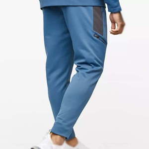 ชุดวอร์มผู้ชายสีน้ำเงินแบบ Color Blocking แขนยาว ซิปครึ่งตัว กางเกงจ็อกเกอร์ทรงสปอร์ตมีกระเป๋าข้าง ทรงปกติ เหมาะสำหรับใส่ในฤดูใบไม้ร่วง - Product Image 6