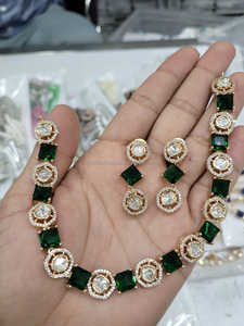 Ensemble collier et boucles d'oreilles plaqué or 14 carats à coupe carrée pour femme, bijoux élégants en laiton pour fiançailles, mariage et soirées - Product Image 2
