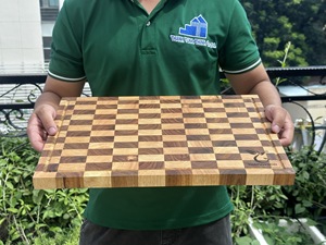 Planche à découper rectangulaire en bois massif, 1,5 cm d'épaisseur, grande taille, antidérapante, non toxique, motif à carreaux, fabriquée au Vietnam - Product Image 4