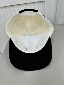 Casquette de baseball bicolore fabriquée au Vietnam avec logo ajustable, casquette non structurée à 6 panneaux pour adulte, idéale pour les tenues décontractées d'hiver en extérieur - Product Image 4