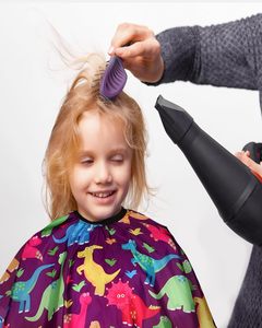 Capa de Peluquería Infantil Tactus Industries con Estampado de Dinosaurio, Poliéster/Nailon, Resistente al Agua, Antiadherente, Cintura Ajustable, Delantal de Barbero - Product Image 6