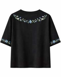Camiseta Personalizada Negra con Estampado Floral para Mujer, Cuello Redondo, Algodón Suave, Manga Corta, Informal, Ligera, Cómoda y a la Moda - Product Image 2