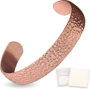 Brazalete de Cobre Pulido, Diseño Abierto, Estilo Contemporáneo Minimalista, Joyería Simple, Acabado a Mano, en Venta - Product Image 4