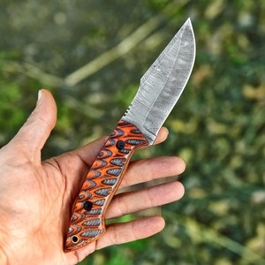 Cuchillo de Hoja Fija de Acero de Damasco Hecho a Mano Nordic Forge de 9 Pulgadas, EDC, Full Tang, para Caza, Desollado y Camping, con Mango de Madera Pakka y Funda de Cuero - Product Image 3