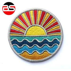 Patch brodé personnalisé sur mesure, nouvelle arrivée, vente chaude, patch brodé adhésif avec bordure Merrow par Burhan Sports - Product Image 2