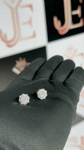 Boucles d'oreilles clous en argent 925 certifiées GRA, serties de moissanite, avec fermoir à vis, motif fleur magnifique, prix usine - Product Image 5