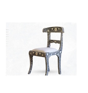 Chaise élégante en résine avec incrustations de os, motifs artistiques et finition artisanale haut de gamme - Product Image 3