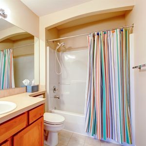 Cortina de ducha de tela tejida Diseño de rayas de seda Cortina de ducha Diseño personalizado Cortina de Ducha - Product Image 1