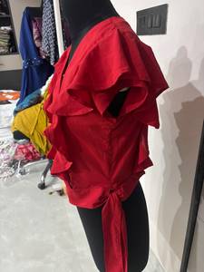 Ensemble haut court à col en V et manches courtes à volants, couleur rouge unie de haute qualité, pour femmes, vêtements décontractés pour les fêtes, confortables à porter - Product Image 3
