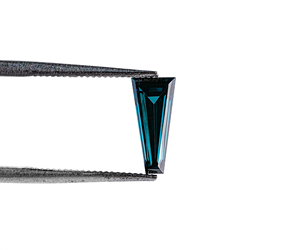 OM GEMS Hermoso Diamante Azul Profundo de Corte Elegante de 0.5-1 ct, Diamante Azul Suelto Creado en Laboratorio HPHT/CVD con Corte Baguette Cónico, Venta al por Mayor - Product Image 4