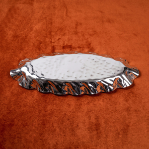 Bandeja de metal ovalada de lujo con borde ondulado para servir, acabado perfecto para buffet de hotel y catering. - Product Image 5