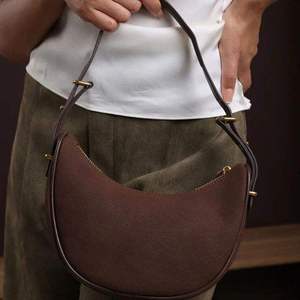 Bolso de Hombro Vintage en Forma de Media Luna, de Cuero PU, con Cierre, Portátil, para Uso Diario y Viajes - Product Image 1