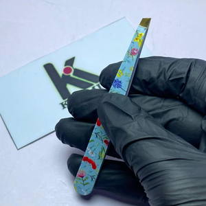 Pince à épiler professionnelle en acier inoxydable pour cils, à pointe inclinée, de précision, réutilisable pour usage en salon chez Kaamir Instruments - Product Image 5