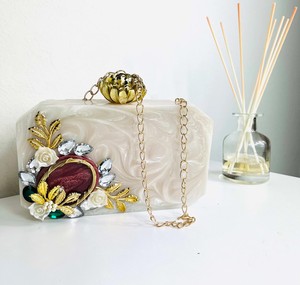 Bolso de Noche de Resina Acrílica de Lujo con Diseño Floral y Piedras Preciosas, Cartera Rígida para Fiesta y Boda, de Gran Venta - Product Image 4
