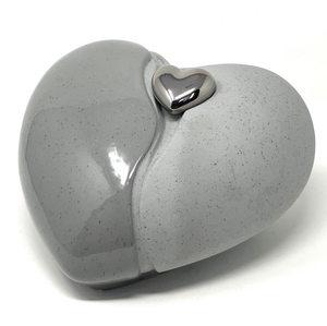Urne funéraire bicolore gris-vert en forme de cœur avec mini cœur, pour cendres, en laiton/aluminium. - Product Image 2