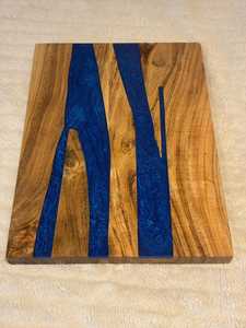 Planche à découper artisanale haut de gamme en bois et résine époxy, élégante et artistique, pour viande, légumes, fruits, fromages, cuisine - Product Image 5