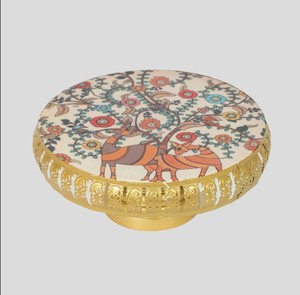 Support à gâteau imprimé de luxe avec base en métal doré – Présentoir à dessert rond décoratif pour mariage et décoration de table - Product Image 4