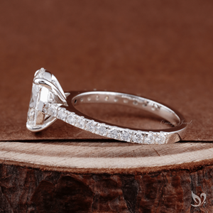 Anillo de Compromiso con Diamante Ovalado Cultivado en Laboratorio de 2 Quilates, Banda Pavé Catedral, Certificado IGI, Oro Blanco de 10K, Elegante Anillo de Novia - Product Image 3