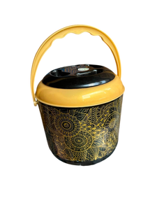 Carafe à eau Anax noire et jaune en PP de 5 litres avec poignée, certifiée CE, motif gaufré, accessoire de vaisselle pour la maison et les fêtes - Product Image 1