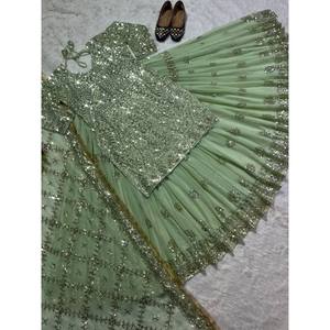 Top Lehenga de fiesta para mujer con borde elegante para ocasiones especiales - Product Image 4