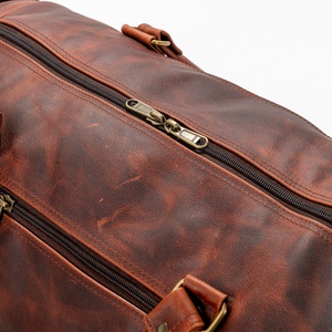 Urban Status Travelle Sac de voyage de nuit unisexe en cuir véritable Weekender Bagages avec manchon pour un voyage facile - Product Image 4