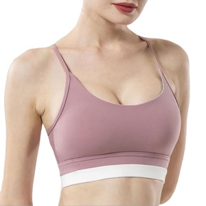 Soutien-gorge de sport sans couture pour femme, col rond, bretelles spaghetti, maintien moyen, haut de yoga, couleur unie rose avec bordure blanche - Product Image 1