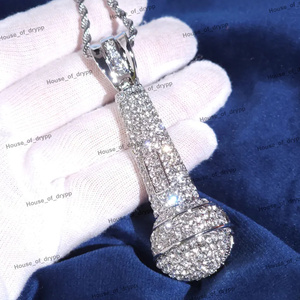 Pendentif microphone serti de diamants en moissanite en argent 925, collier unique inspiré de la musique rap pour unisexe - Product Image 2