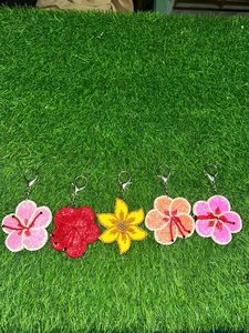 Porte-clés brodé floral fait main, pendentif fleur en coton perlé avec fermoir mousqueton métallique pour la décoration de sacs à main et sacs à dos - Product Image 4