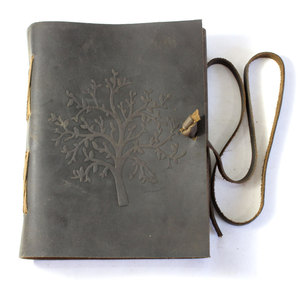 Journal en cuir véritable noir avec motif Arbre de Vie gravé sur la couverture avant et sangle assortie, fait main - Product Image 3