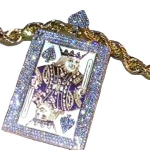 Pendentif Reine de Pique avec Strass en Cristal, Plaqué Or, Alliage de Zinc, Breloque Thème, Bijou Unisexe Hiphop, Cadeau - Product Image 1