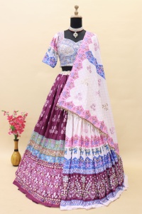 Elegante Conjunto de Lehenga Choli de Seda Bordada en Color Marfil y Vino para Mujer, Ideal para Bodas y Fiestas - Product Image 4