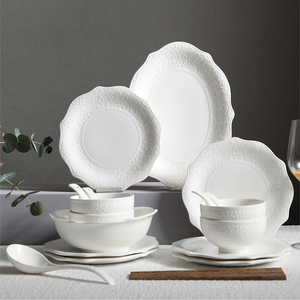 Juego de Vajilla Reutilizable con Estampado Floral Clásico, Elegante Artesanía en Gres, Apto para Horno y Lavavajillas, Platos de Servir de Primera Calidad - Product Image 1